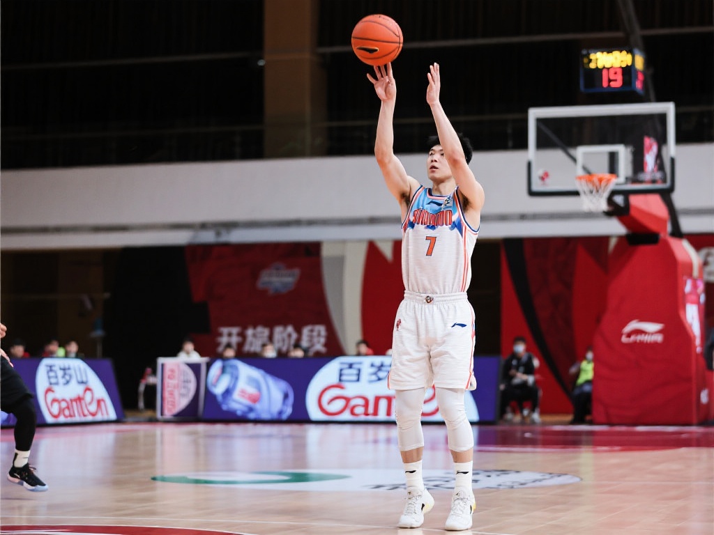 赛中的一个 赛中的一个