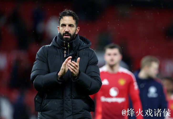 从三后卫到四后卫,阿莫林调整之下曼联依旧迷茫 从三后卫到四后卫,阿莫林调整之下曼联依旧迷茫